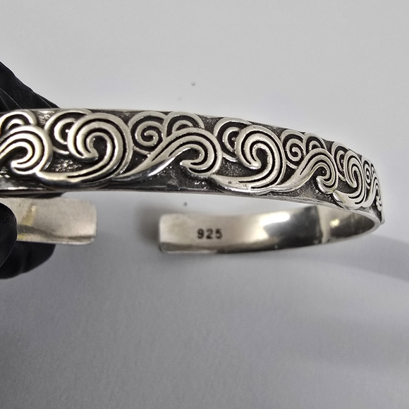 Vintage Jewelry - Native American Sterling Silver 925 Swirl Design Bracelet